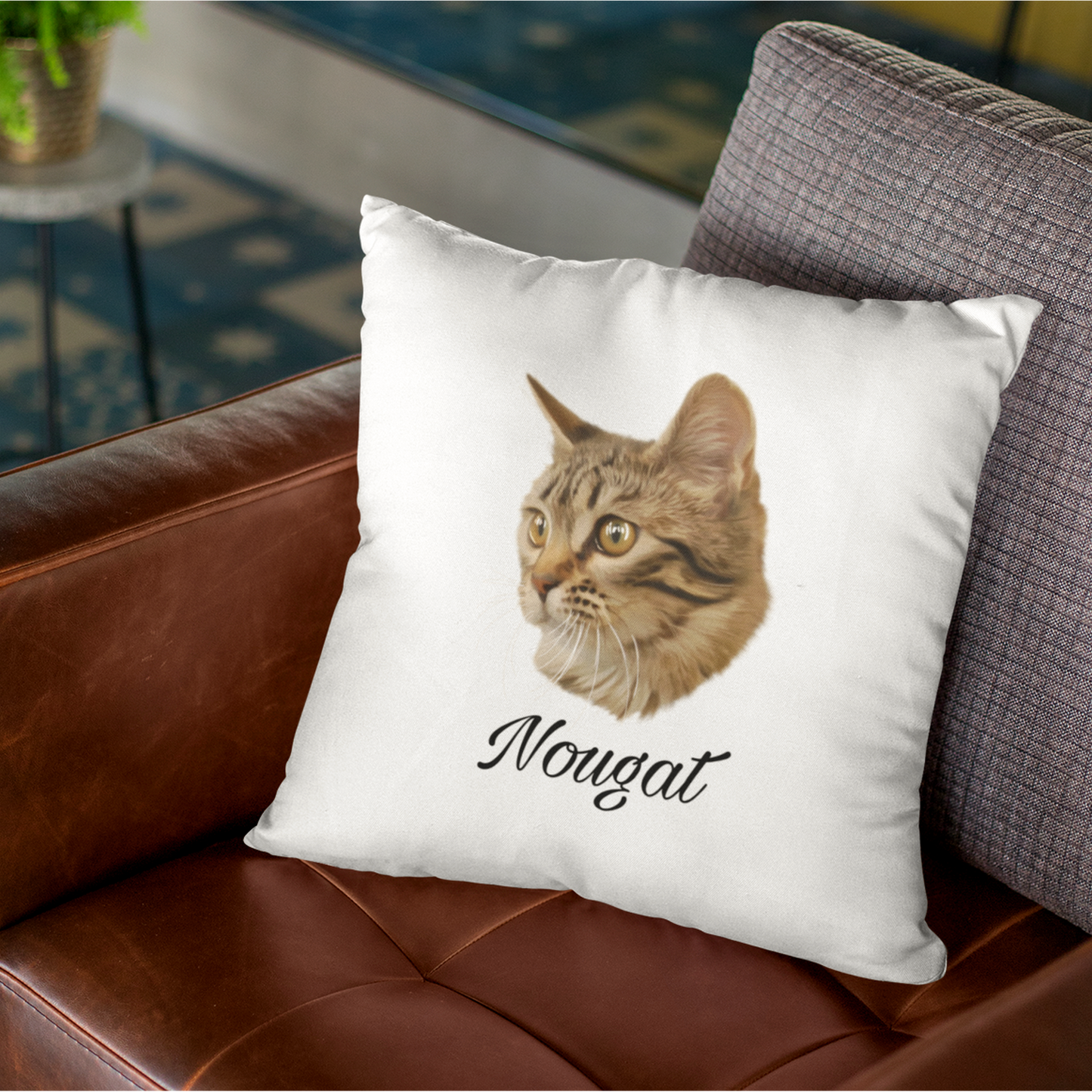 Coussin avec portrait d'un chat european shorthair personnalisable avec un prénom