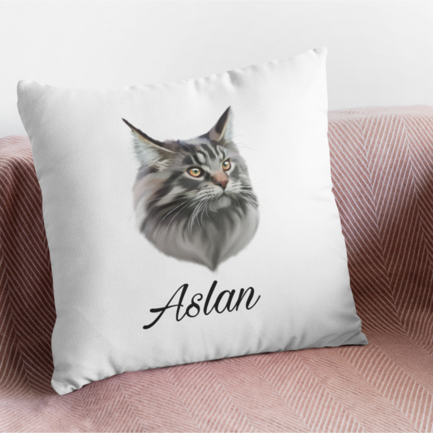 Coussin avec portrait d'un chat maine coon gris personnalisable avec un prénom