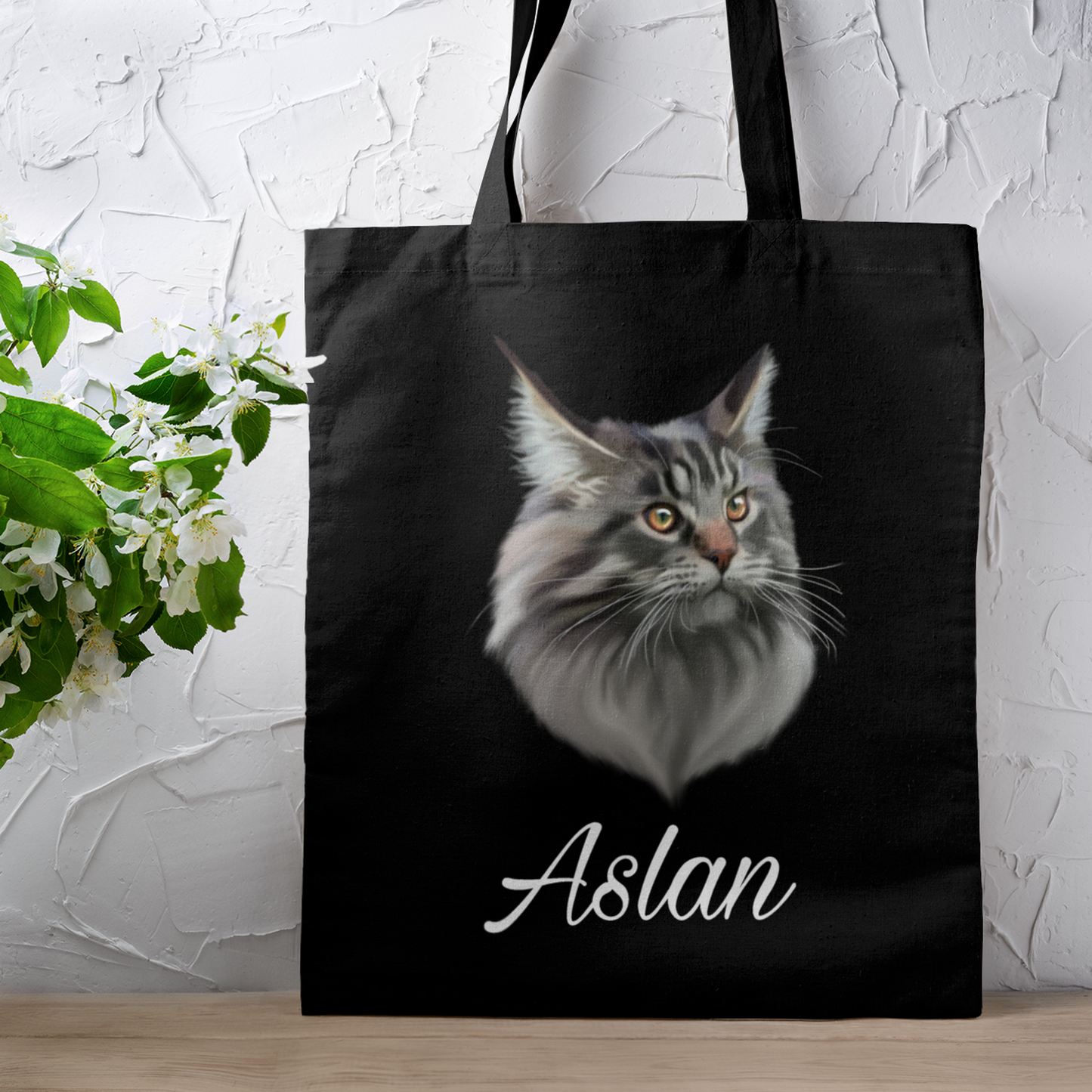 Totebag noir avec portrait d'un chat maine coon gris personnalisable avec un prénom
