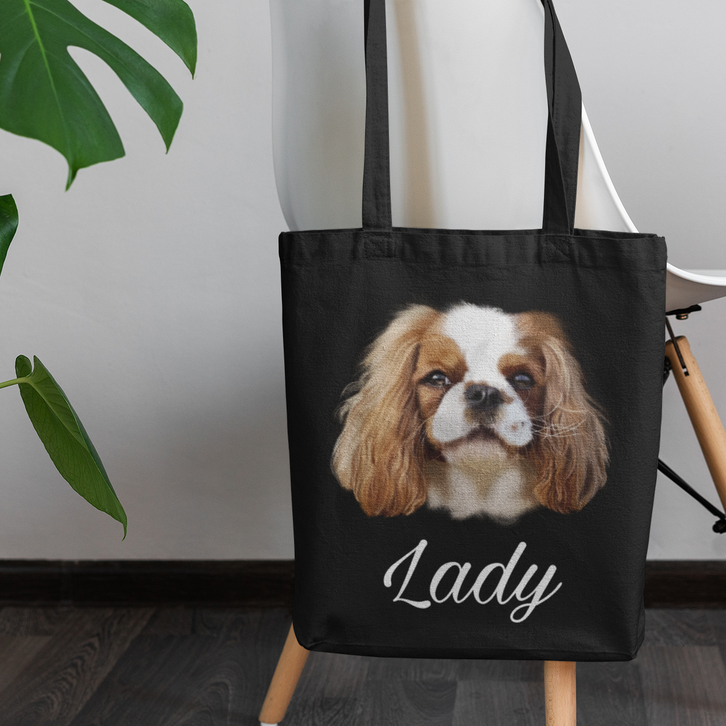 Totebag noir avec portrait d'un chien cavalier king charles personnalisable avec un prénom