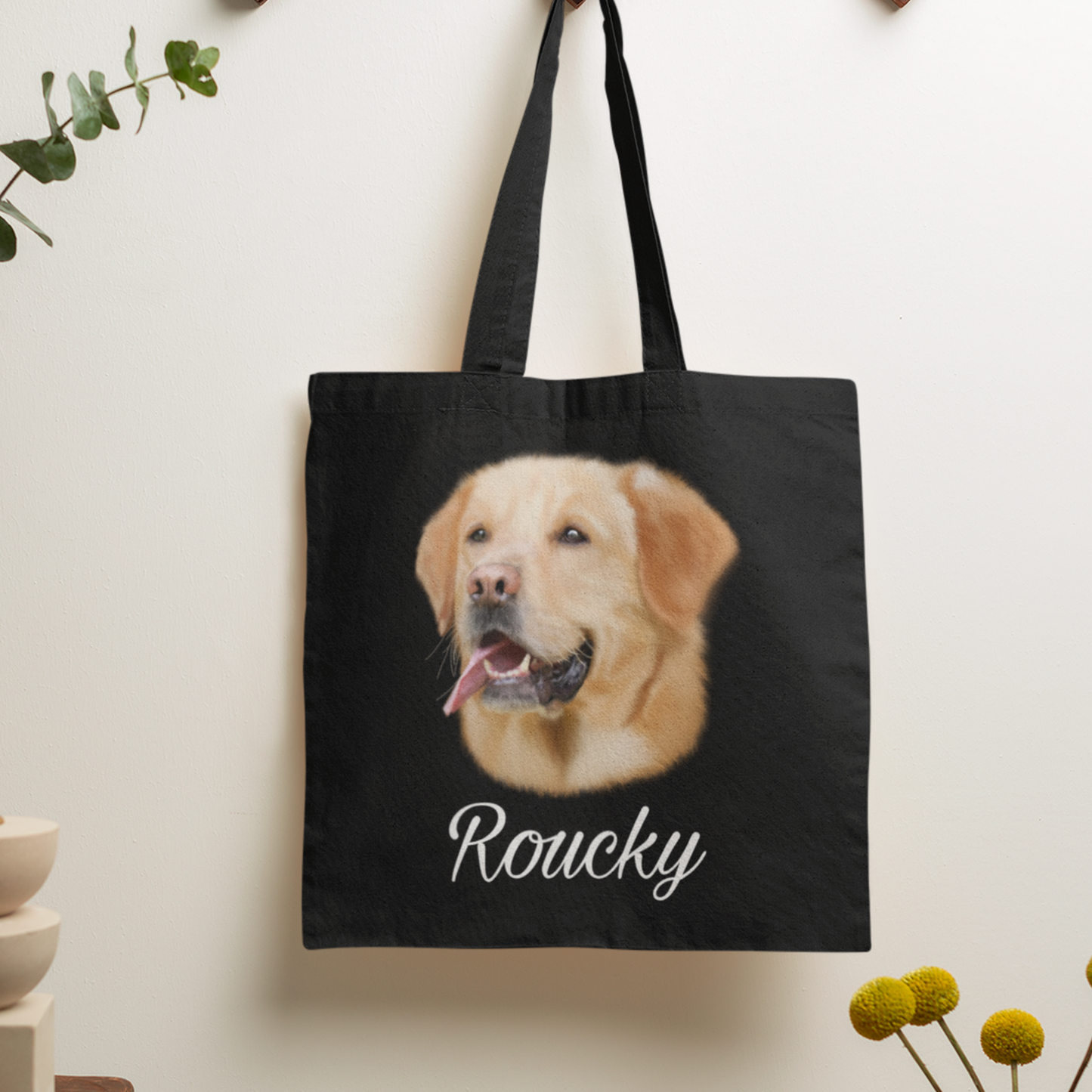 Totebag noir avec un portrait d'un golden retriever personnalisable avec un prénom