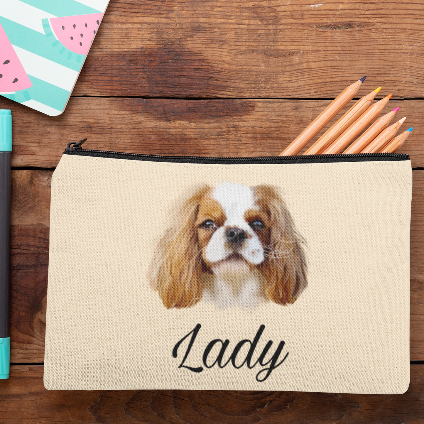 Trousse avec portrait d'un chien cavalier king charles personnalisable avec un prénom