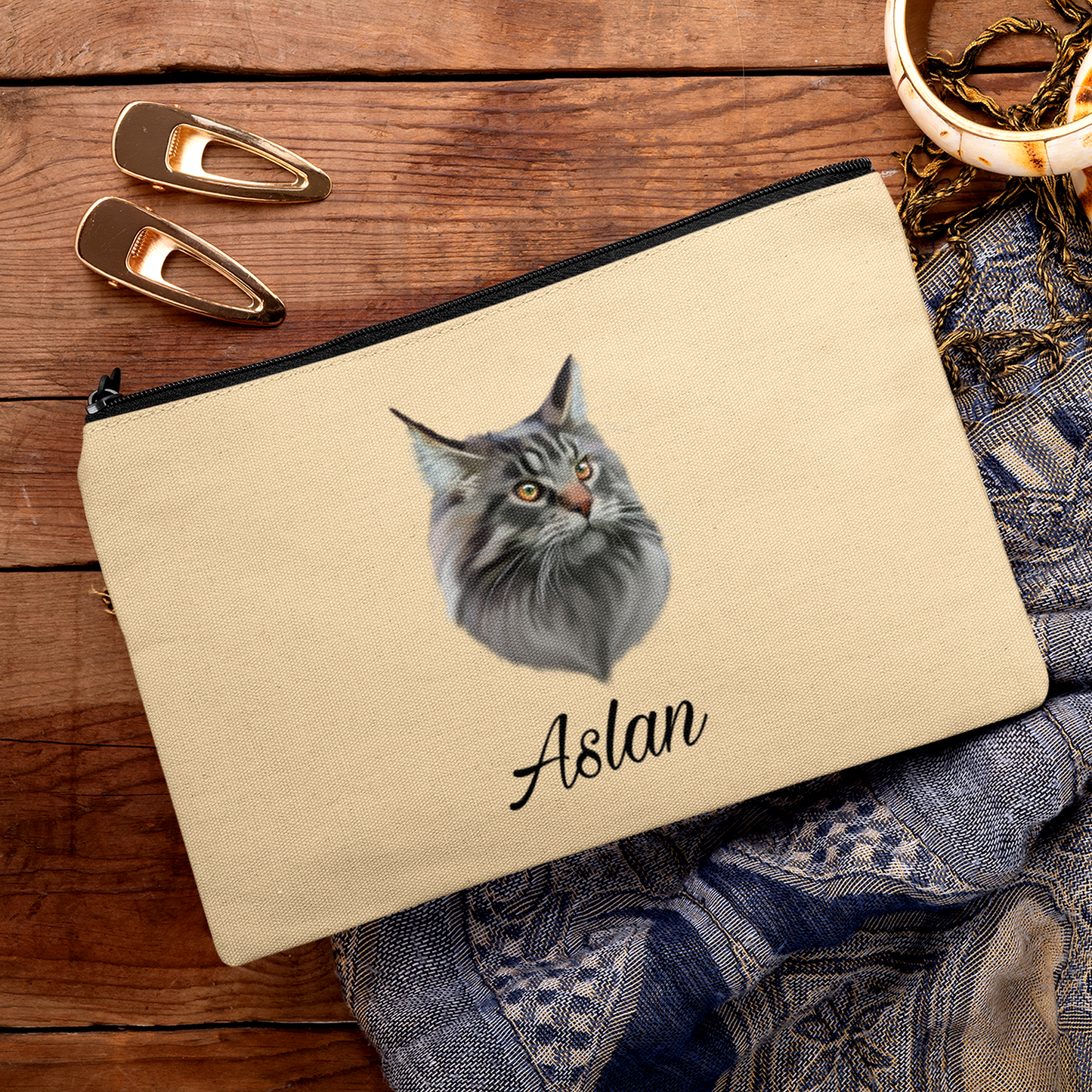 Trousse avec portrait d'un chat maine coon gris personnalisable avec un prénom