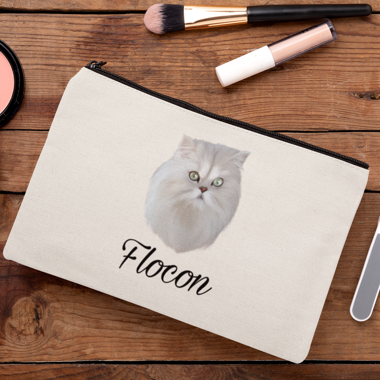 Trousse avec portrait d'un chat persan blanc personnalisable avec un prénom