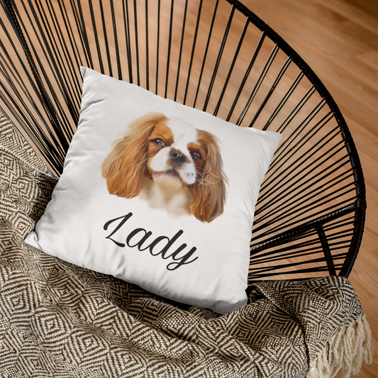 Coussin avec portrait d'un chien cavalier king charles personnalisable avec un prénom